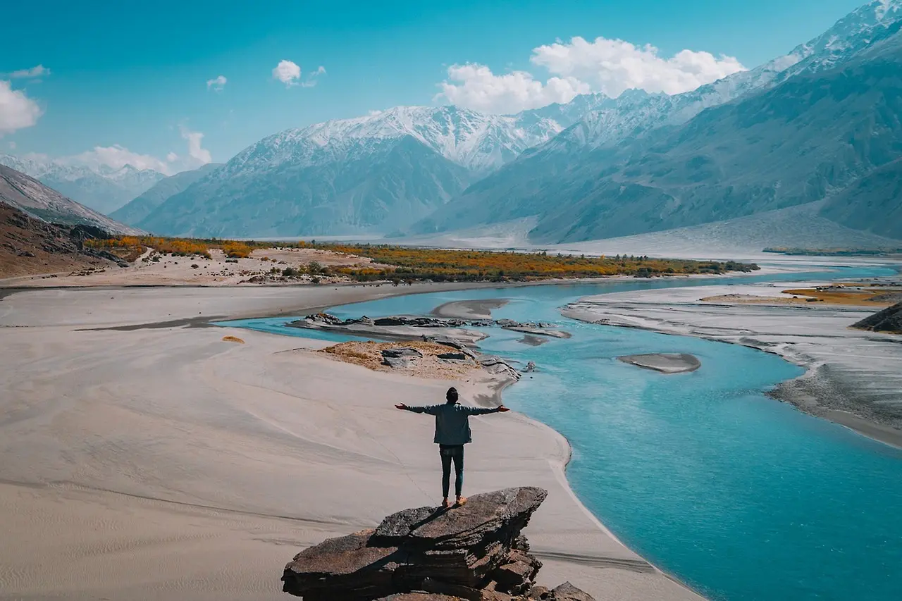 How to Travel Smarter in 2025: Tips, Tools & Packages That Work